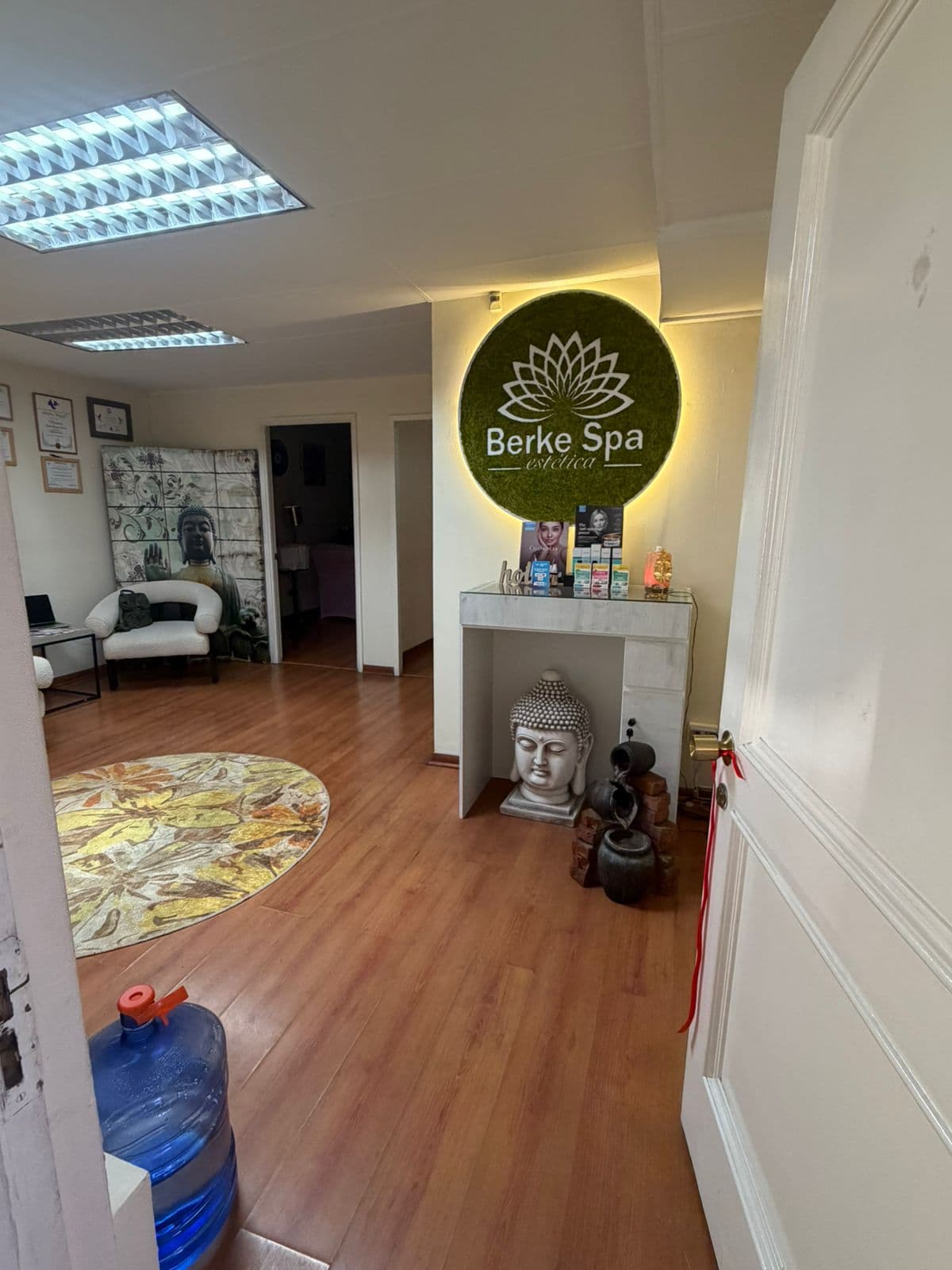 Entrada y recepción de Berke Spa en Vitacura Santiago